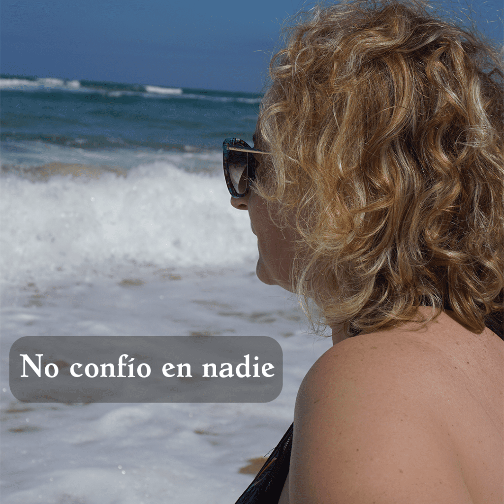 Bárbara mirando al horizonte